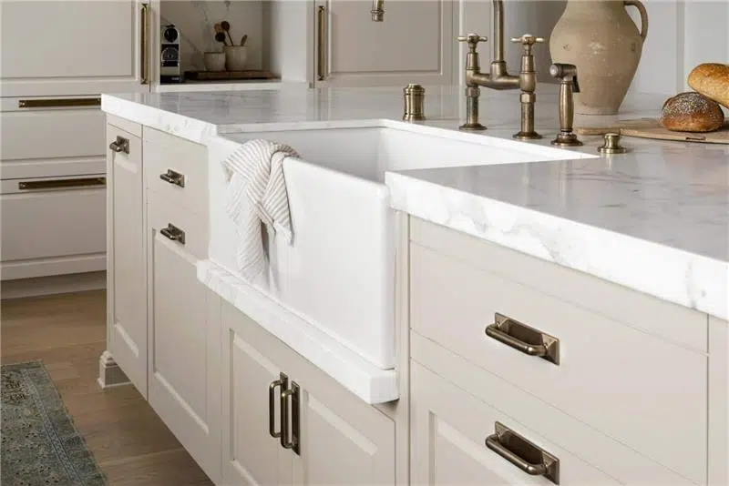 Cabinet Hardware 101: Choosing the Right Handles, Knobs, and Hinges